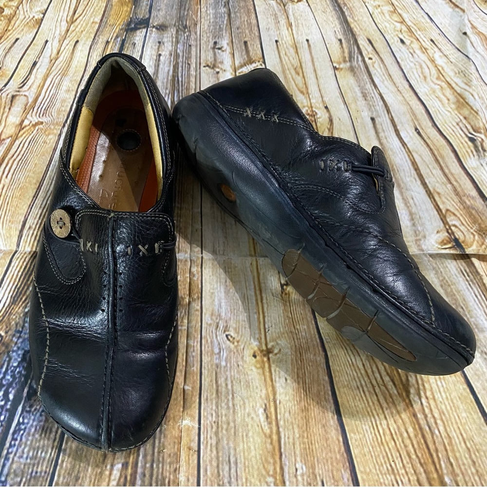 Structure by Clarks Black Leather Slip On Shoes Size 9